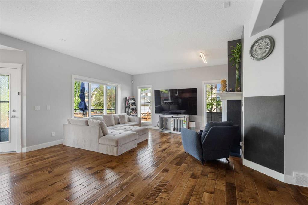 Picture for 23 Strathlea Crescent SW