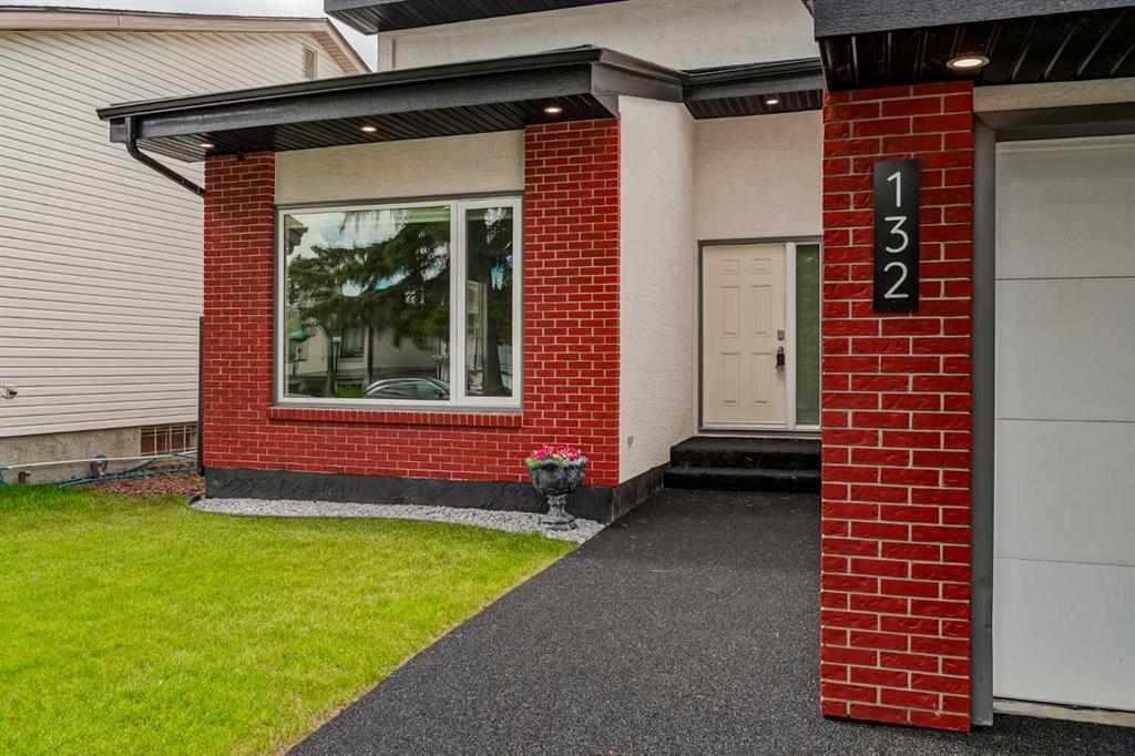 Picture for 132 WOODGLEN Way SW