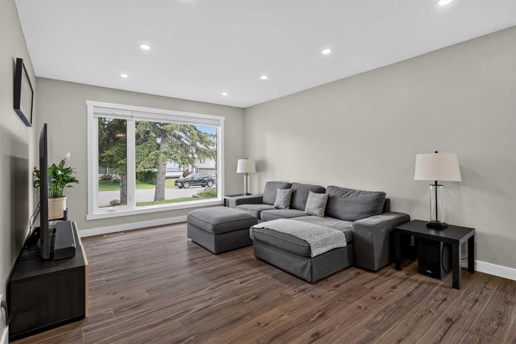 Picture for 132 WOODGLEN Way SW