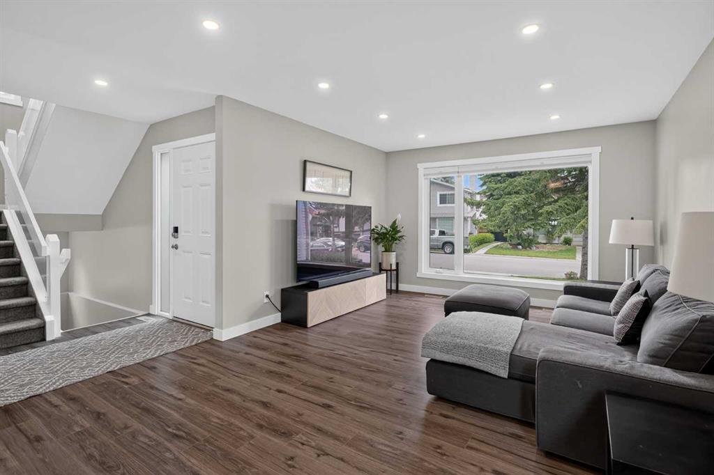 Picture for 132 WOODGLEN Way SW