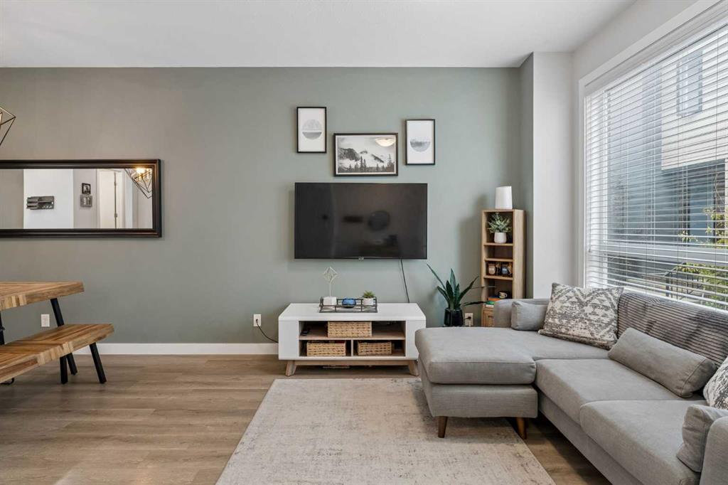 Picture for 704 Redstone Crescent NE
