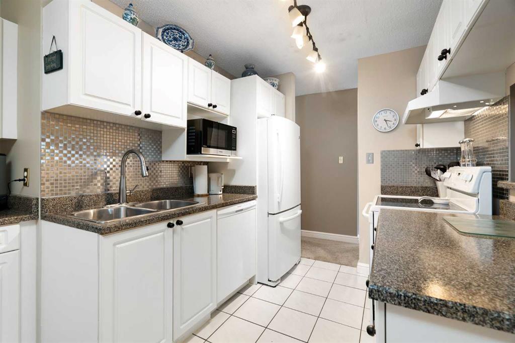 Picture for 2107, 202 Braeglen Close SW