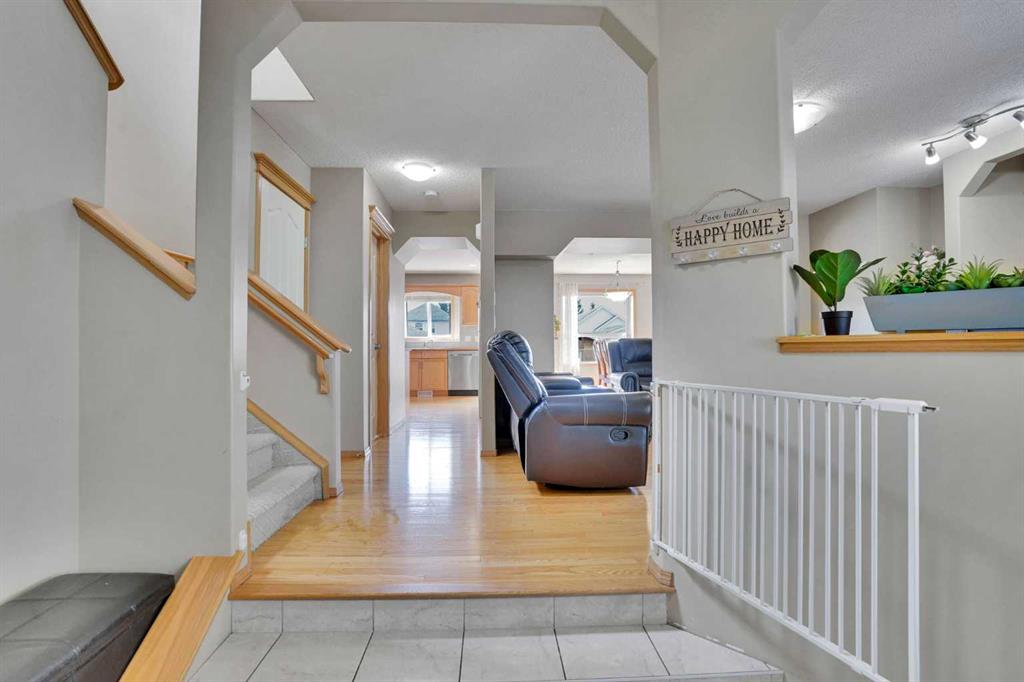 Picture for 75 Taralea Crescent NE