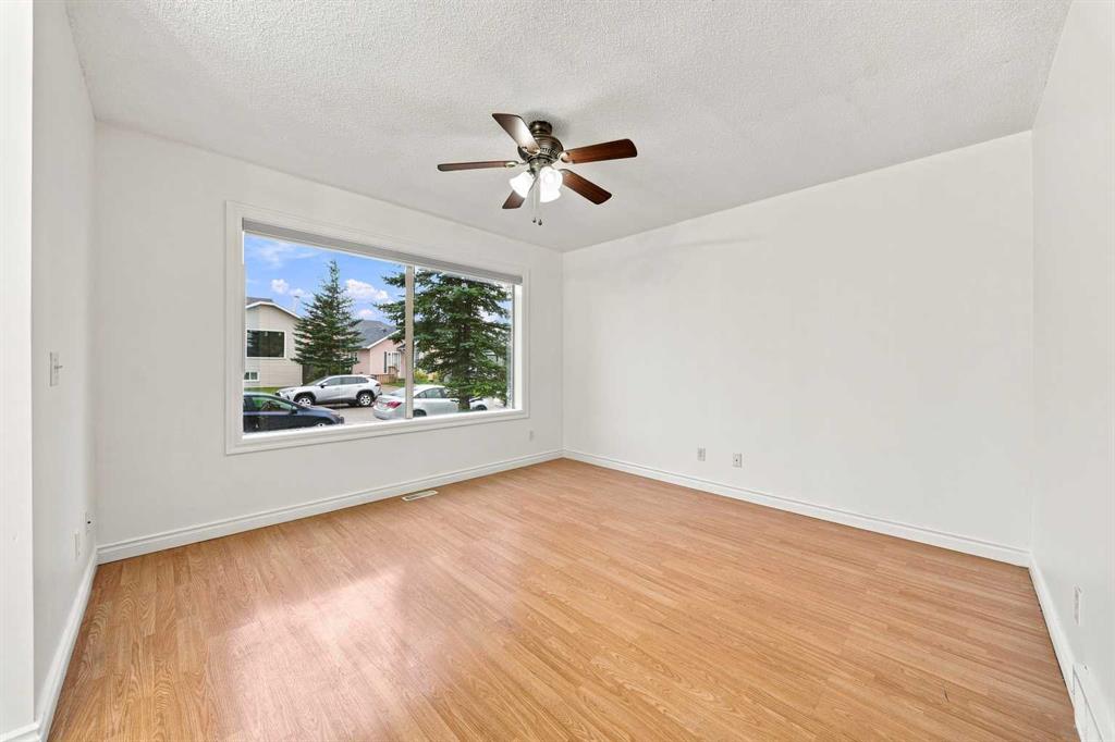 Picture for 228 Taradale Close NE