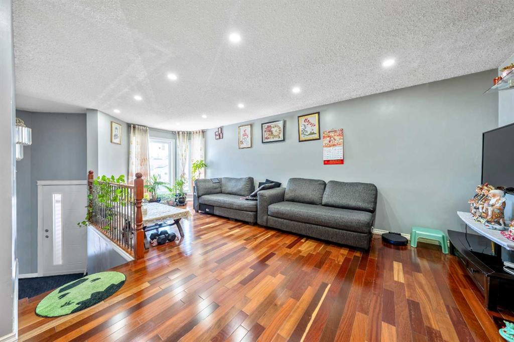 Picture for 318 Applewood Drive SE