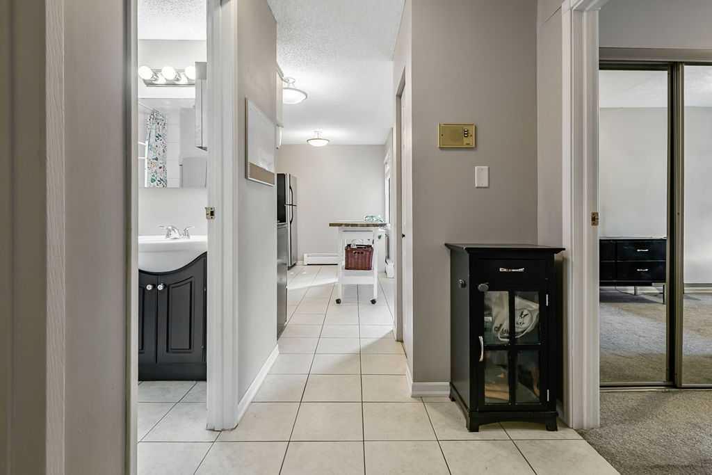 Picture for 201, 618 2 Avenue NW