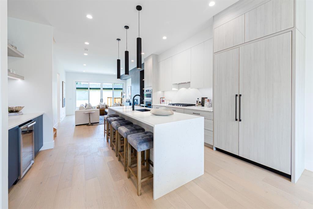 Picture for 2302 Osborne Crescent SW