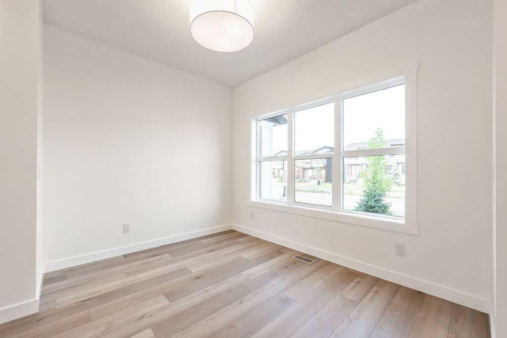 Picture for 905, 525 River Heights Drive 