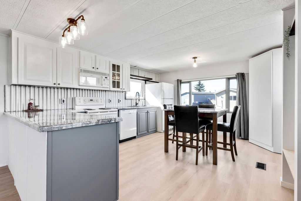 Picture for 364, 6220 17 Avenue SE