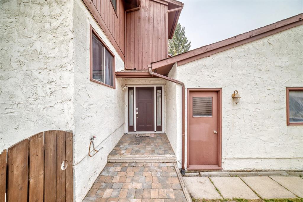 Picture for 961 Ranchview Crescent NW