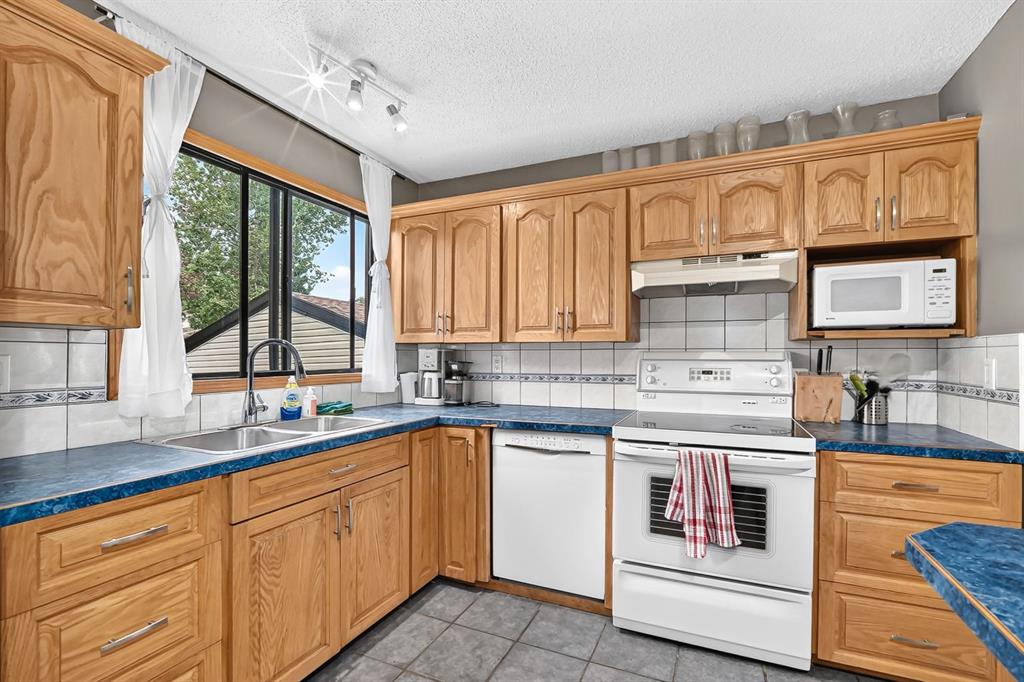 Picture for 961 Ranchview Crescent NW