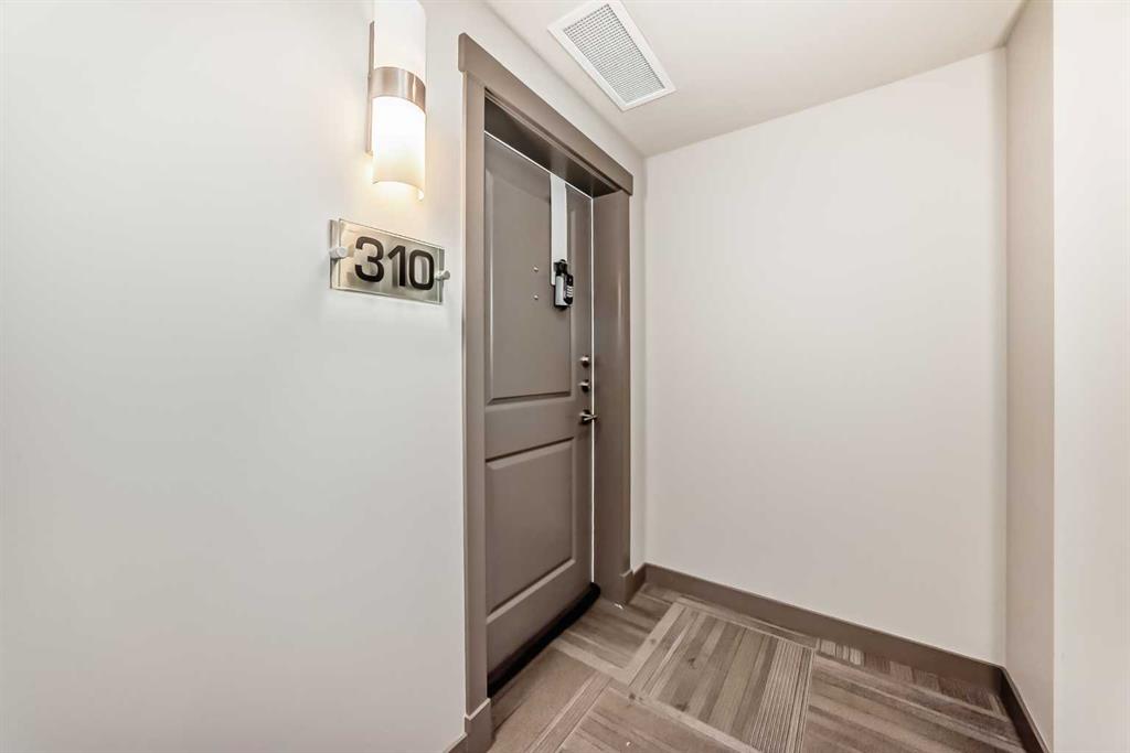Picture for 310, 24 Varsity Estates Circle NW