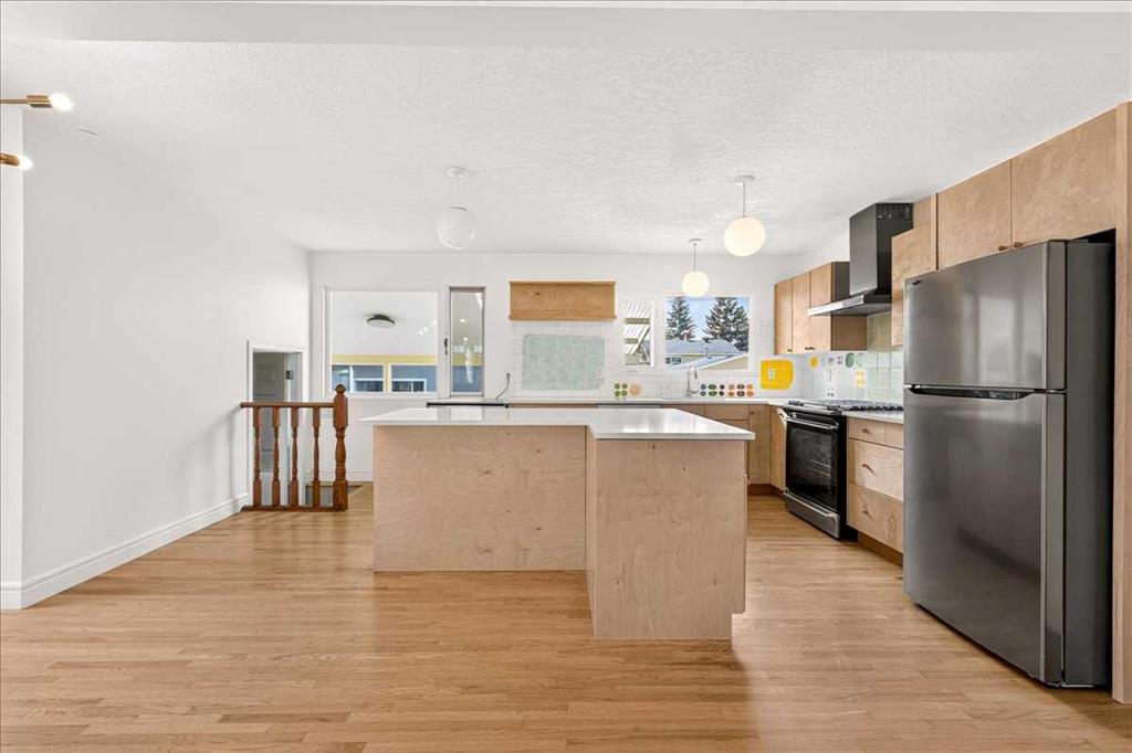 Picture for 90 Armstrong Crescent SE