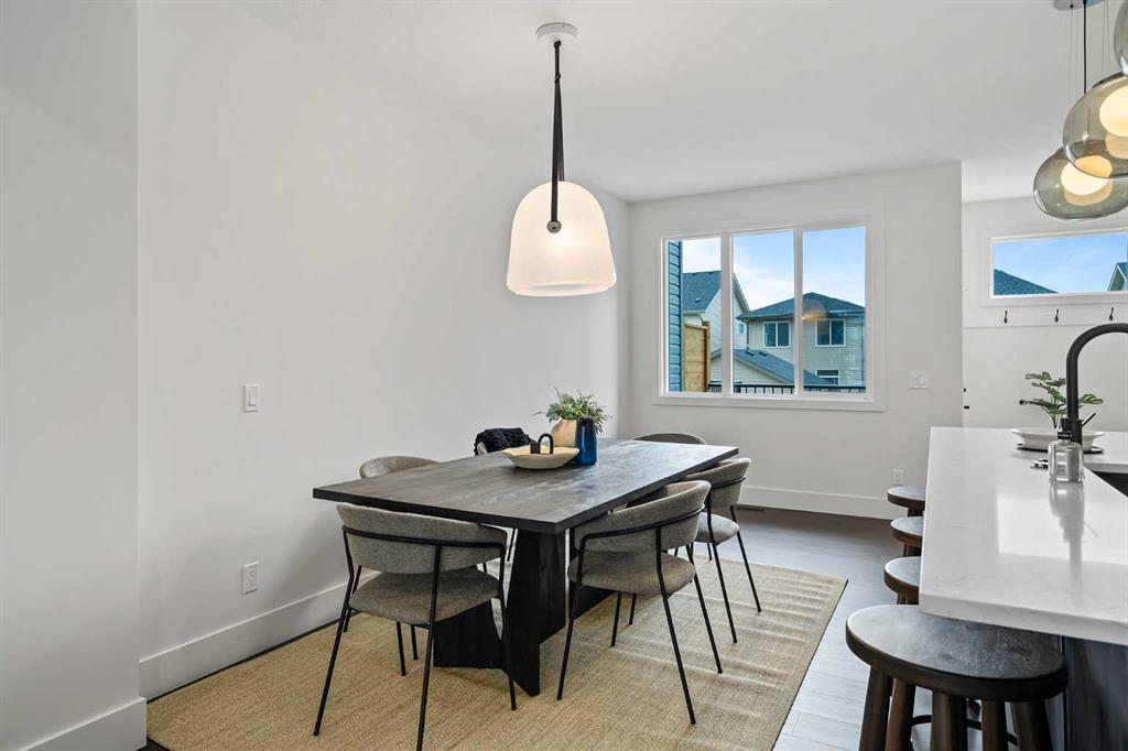 Picture for 21 Silverton Glen Bay SW