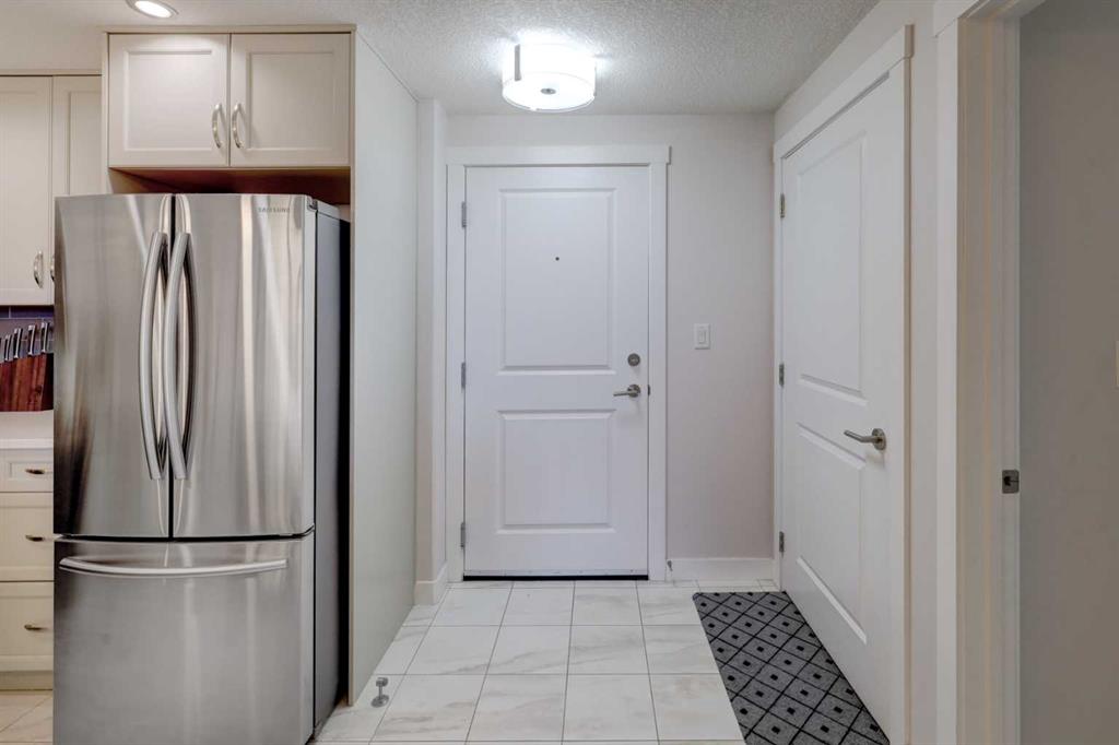 Picture for 604, 32 Varsity Estates Circle NW