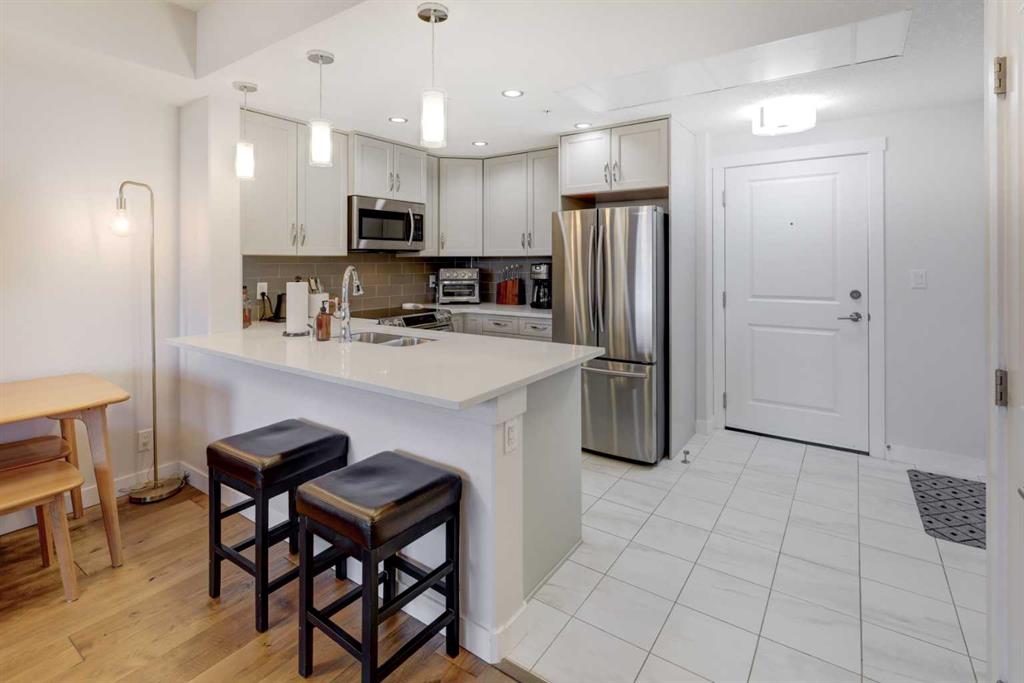 Picture for 604, 32 Varsity Estates Circle NW