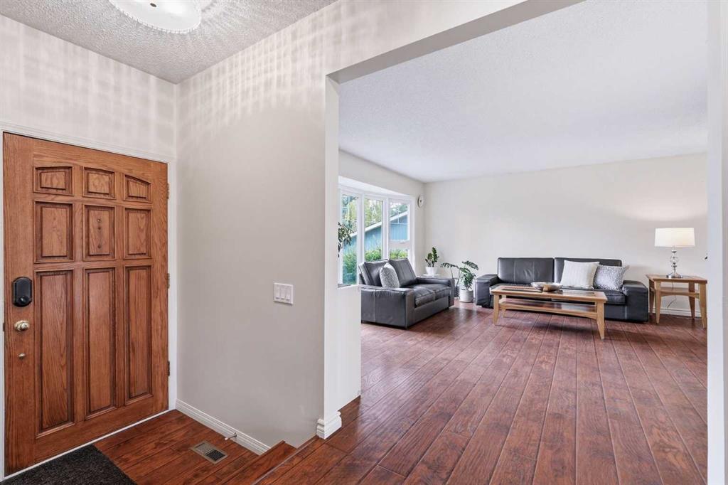 Picture for 11 Edgemont Rise NW