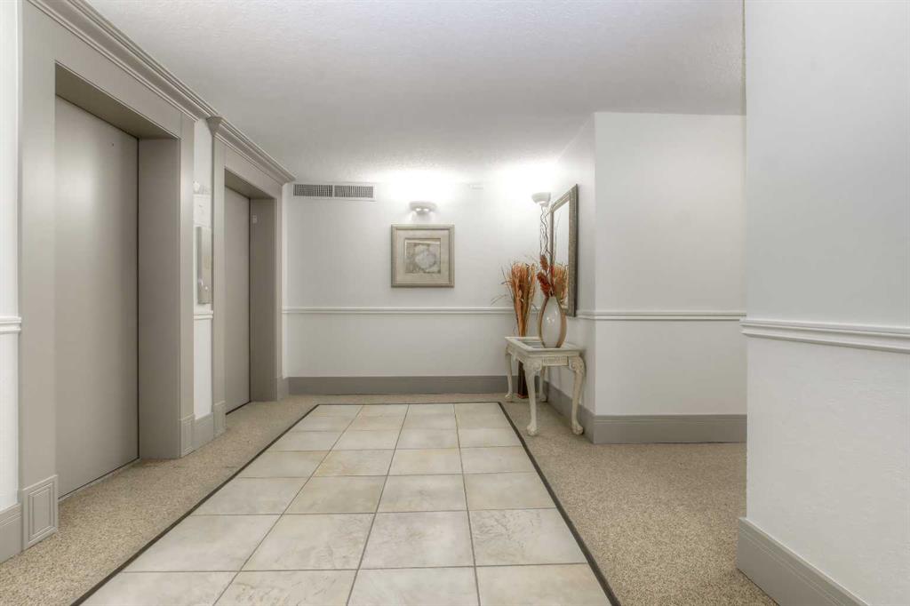 Picture for 804, 4603 Varsity Drive NW