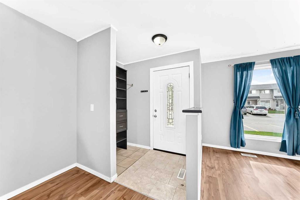 Picture for 1047, 3235 56 Street NE