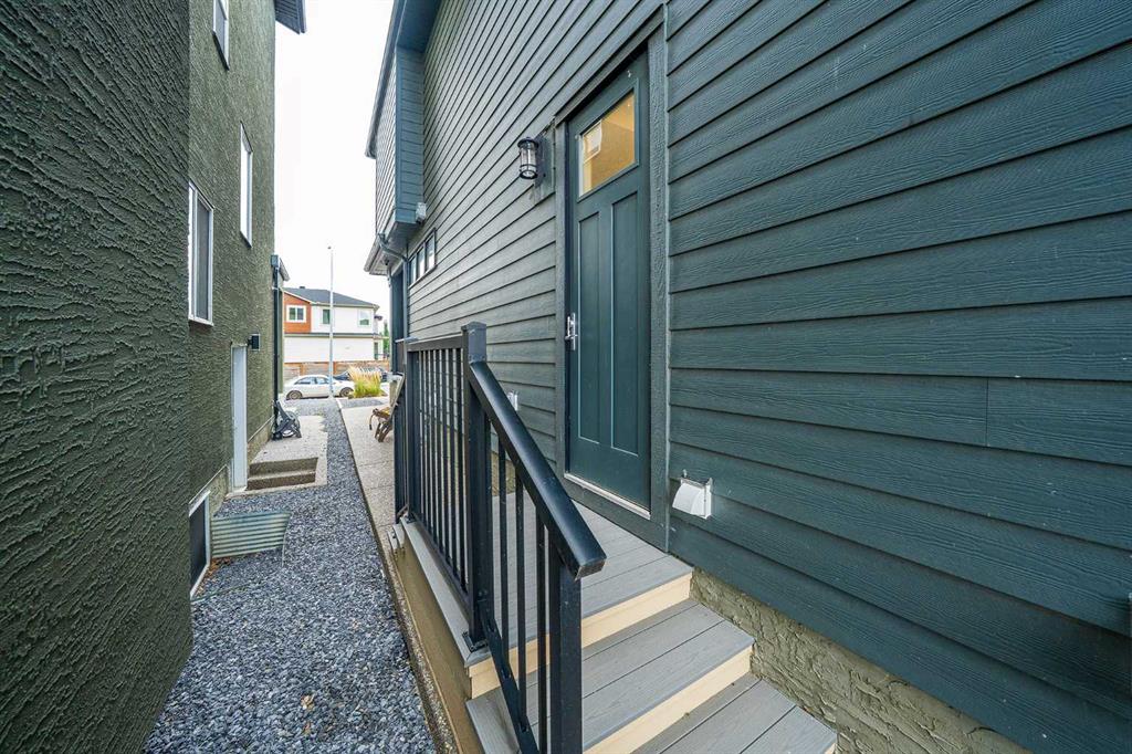 Picture for 92 Walcrest View SE