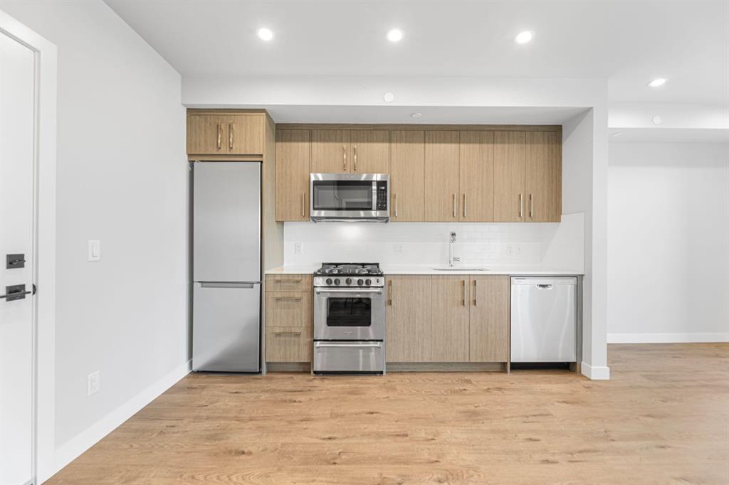 Picture for 647, 110 18A Street NW