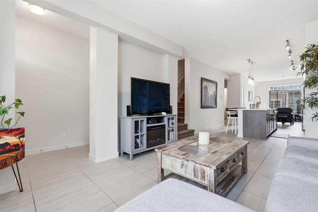 Picture for 82 Dieppe Drive SW