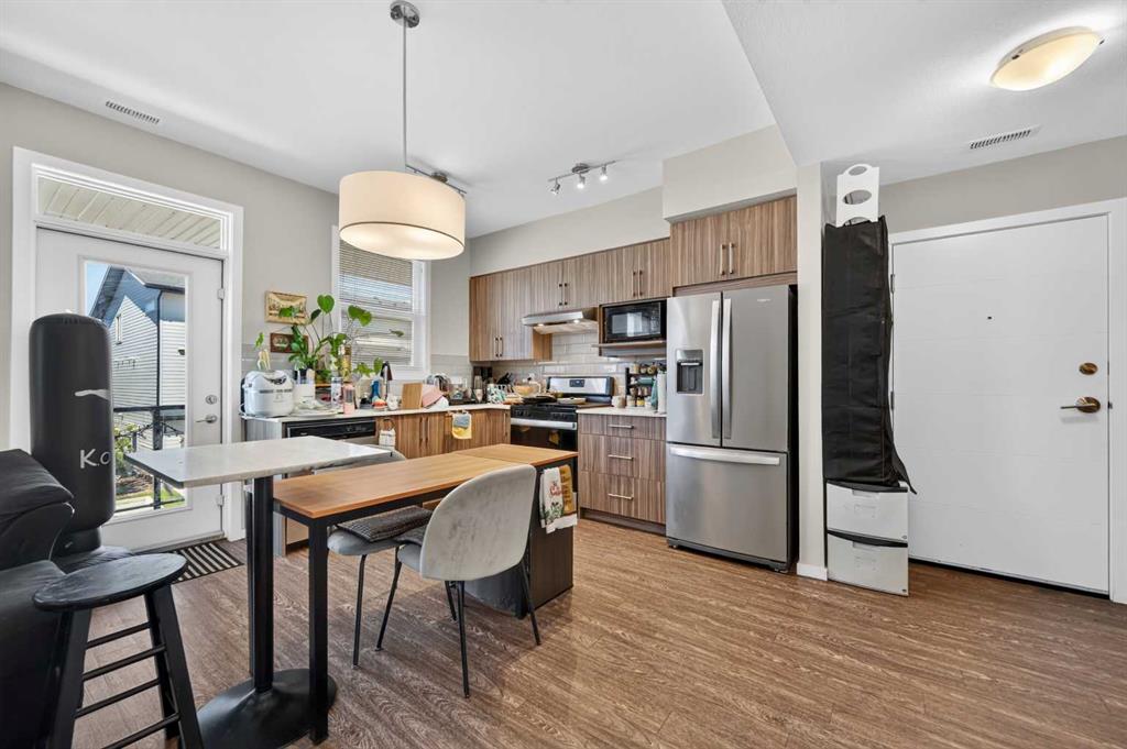 Picture for 204, 330 Redstone  NE