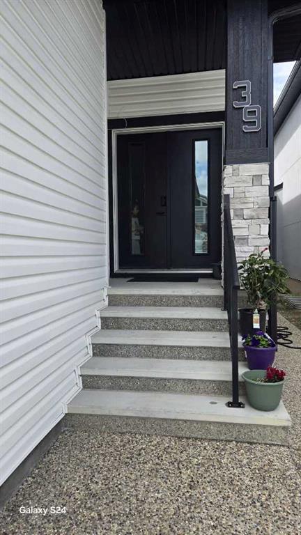 Picture for 39 Saddlecrest Link NE