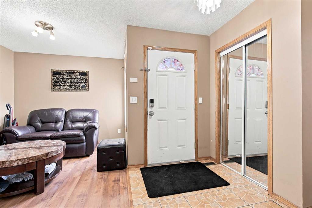 Picture for 610 Saddlecreek Way NE