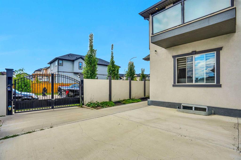 Picture for 332 Saddlemont Boulevard NE