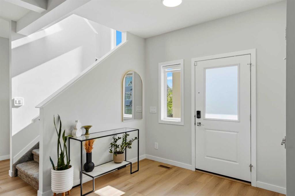 Picture for 591 Lawthorn Way SE