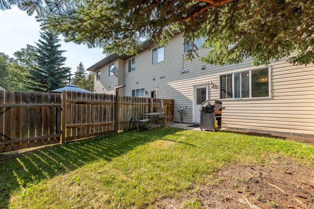 Picture for 3, 4406 46 Avenue 
