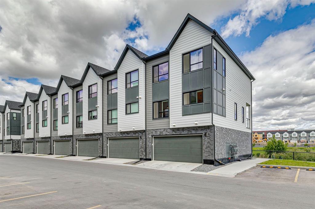 Picture for 528, 20295 Seton Way SE