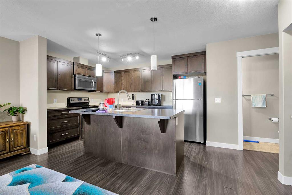 Picture for 909 Skyview Ranch Grove NE