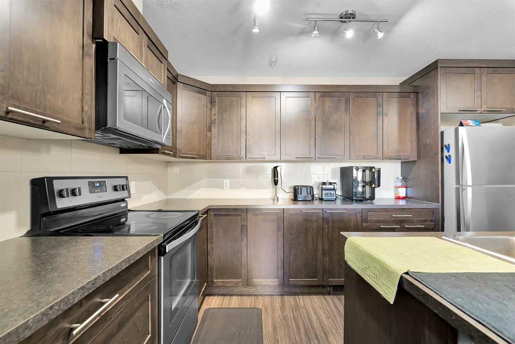 Picture for 909 Skyview Ranch Grove NE