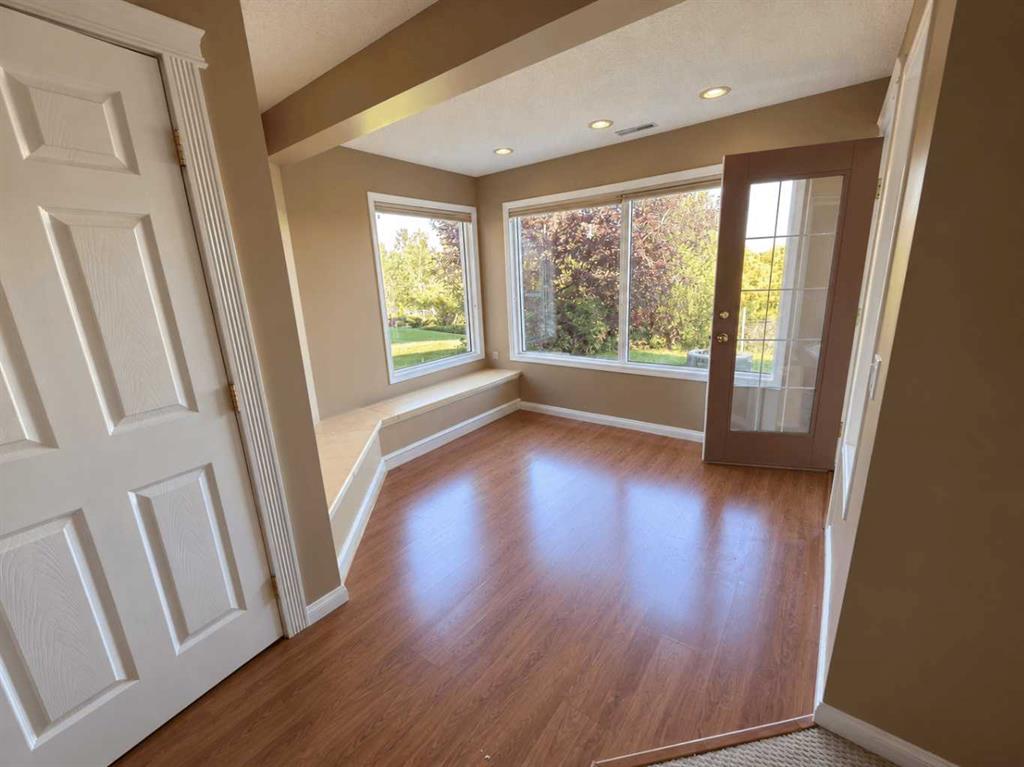 Picture for 76 Valley Creek Crescent NW