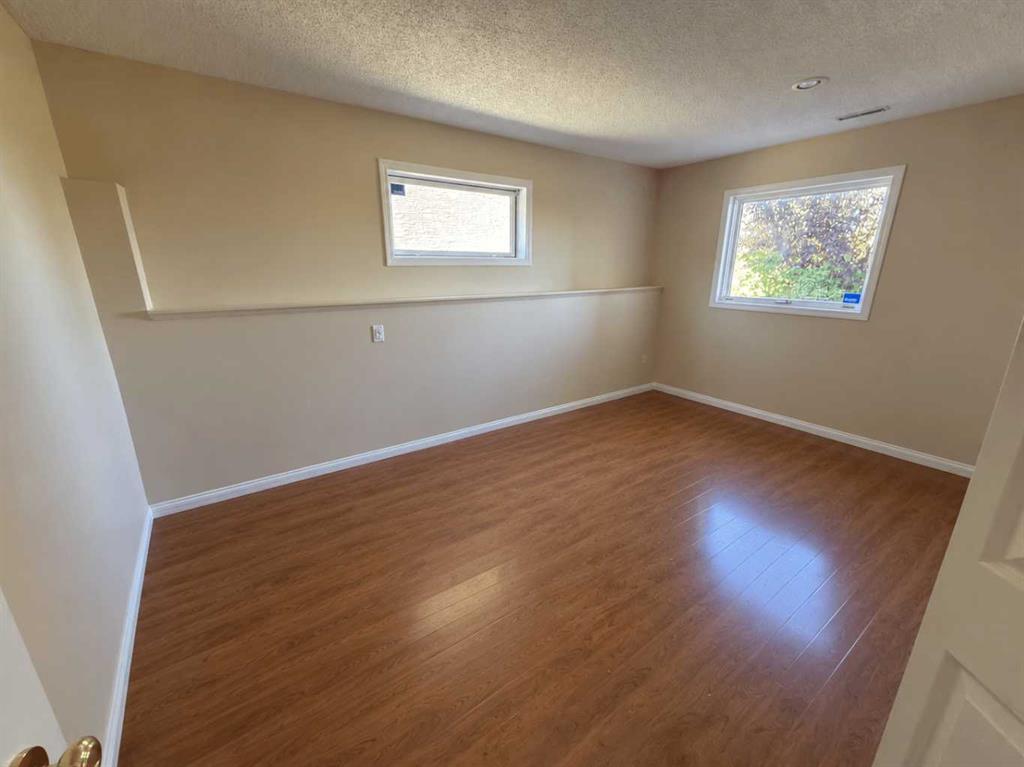 Picture for 76 Valley Creek Crescent NW