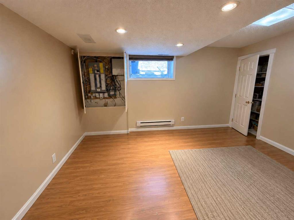 Picture for 76 Valley Creek Crescent NW
