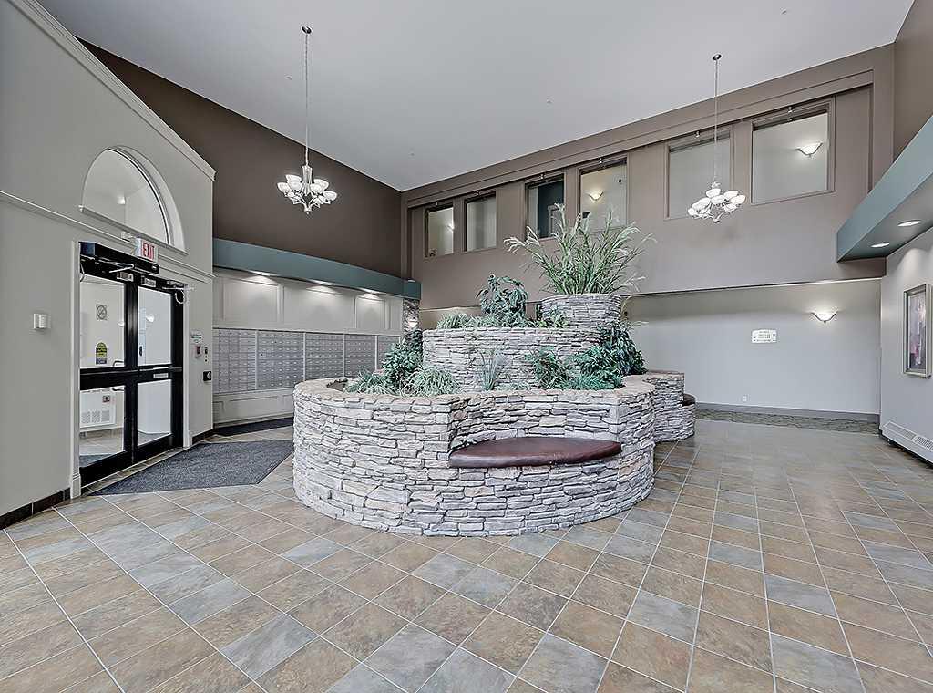 Picture for 241, 20 Discovery Ridge Close SW
