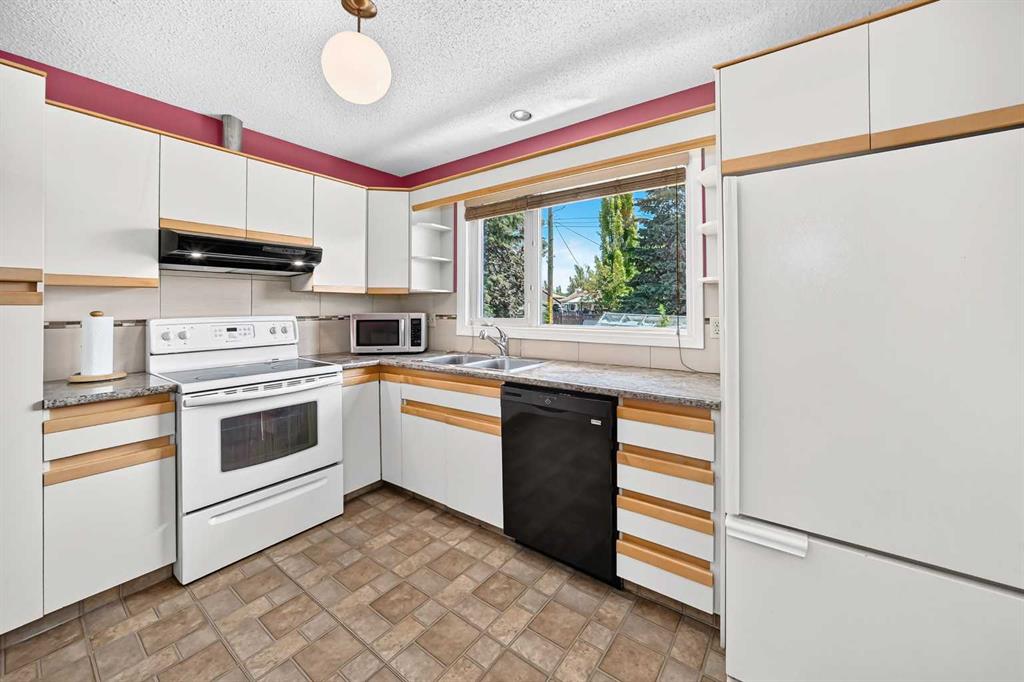 Picture for 7108 Silverview Road NW