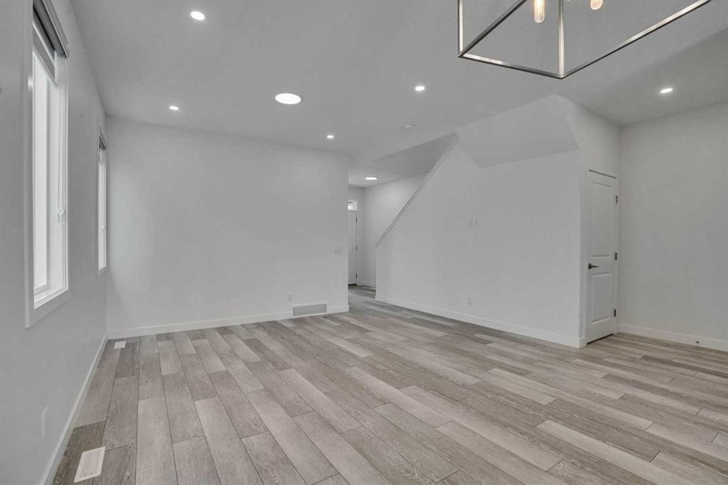 Picture for 26 Amblehurst Path NW