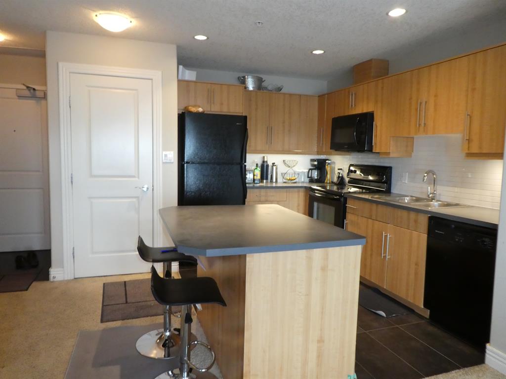 Picture for 2001, 55 Spruce Place SW