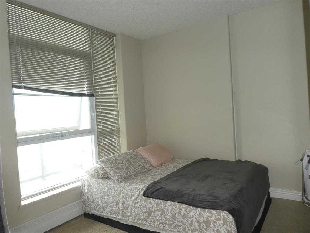 Picture for 2001, 55 Spruce Place SW