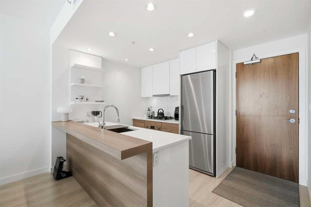 Picture for 303, 138 waterfront Court SW