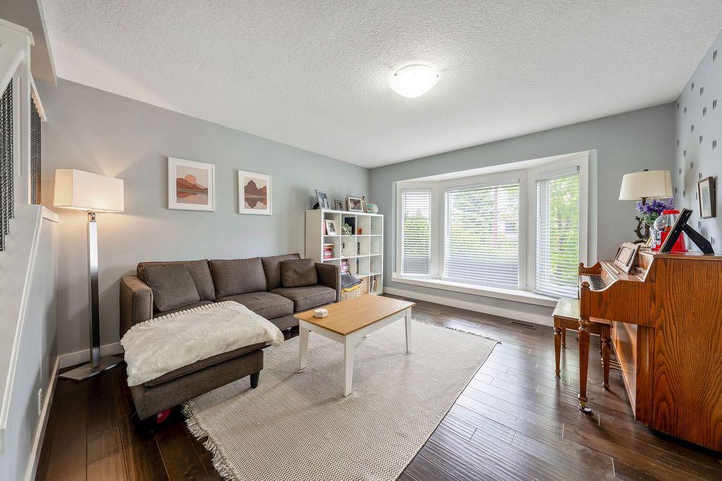 Picture for 15 Woodmont Green SW