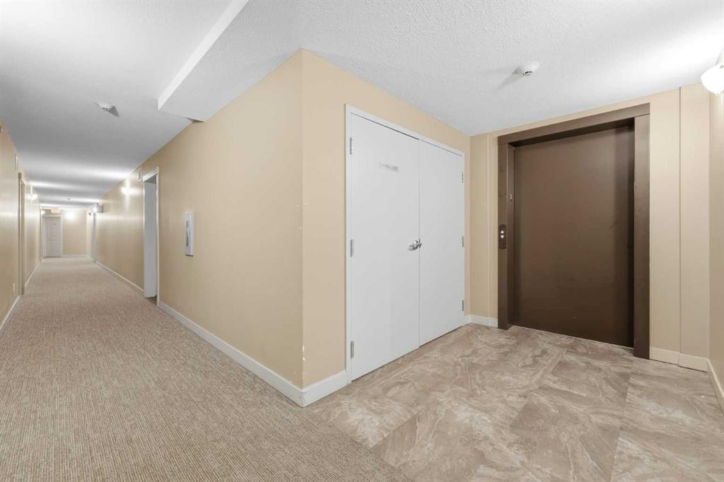 Picture for 301, 15 Saddlestone Way NE