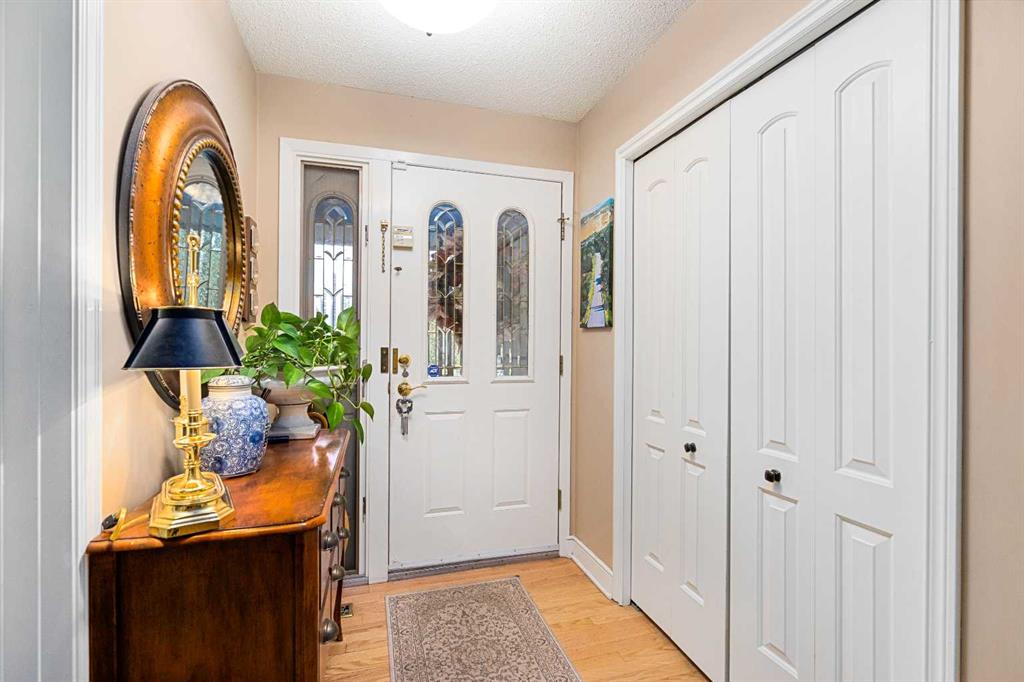 Picture for 10528 Mapleridge Crescent SE