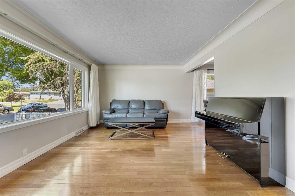 Picture for 3324 Morley Crescent NW