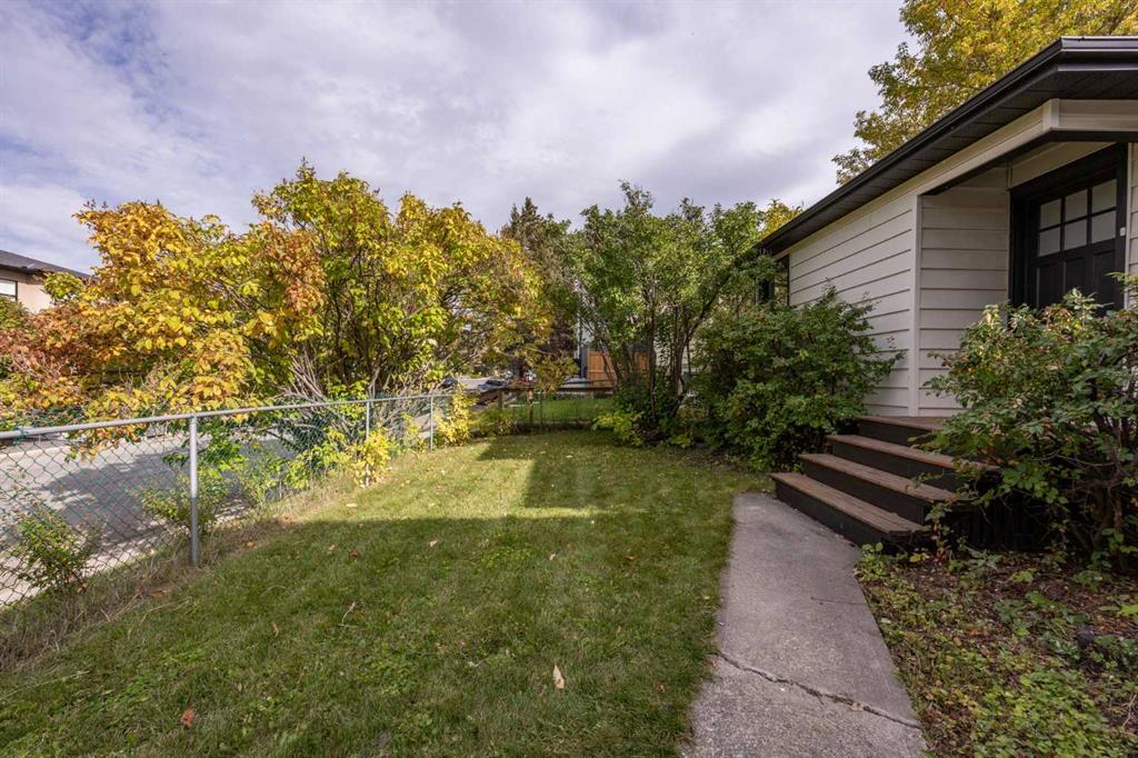 Picture for 221 26 Avenue NE