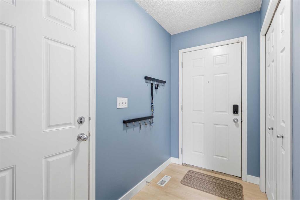 Picture for 166 Everhollow Heights SW